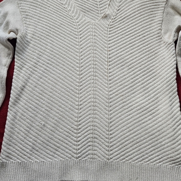 Chaps Women Large V-Neck Ivory Metallic Gold Shimmering Knit Sweater - Picture 2 of 8